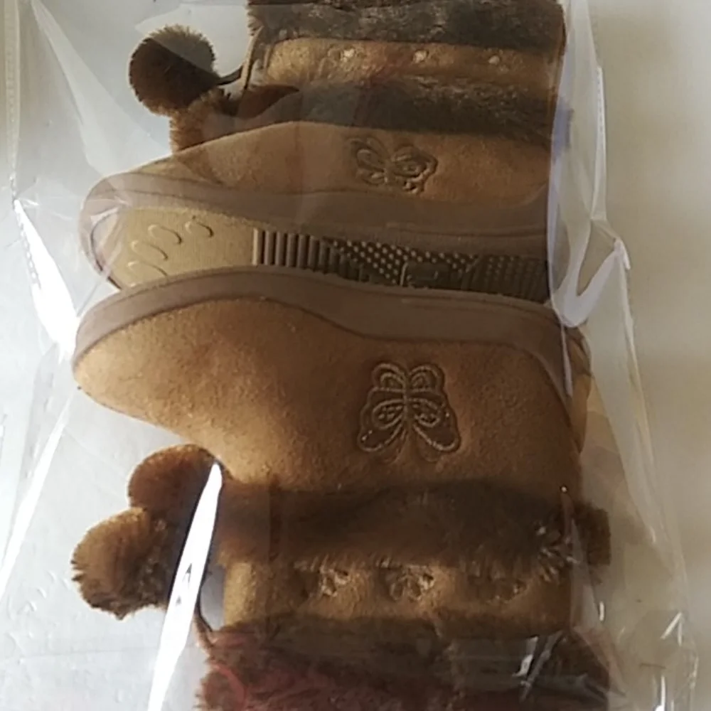 NWOT Kalli Girls Winter Boots Size 8